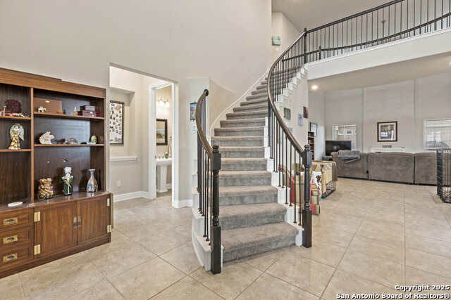 Listing photo id 5 for 6527 Tallow Way