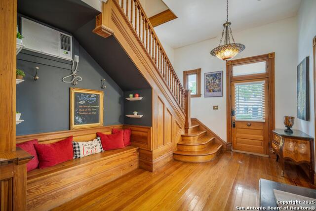 Listing photo id 1 for 225 Craig W