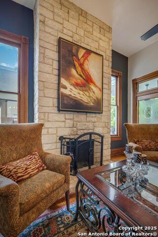 Listing photo id 4 for 225 Craig W