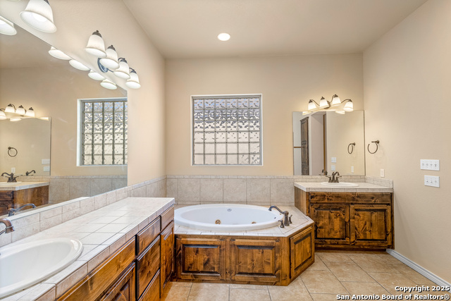 Listing photo id 9 for 2789 Indian Wells
