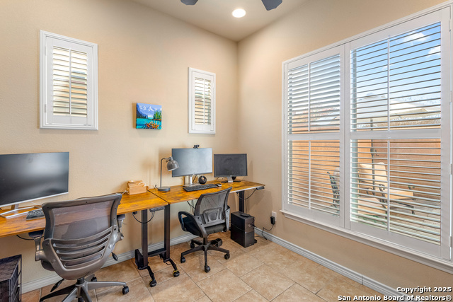 Listing photo id 16 for 2789 Indian Wells