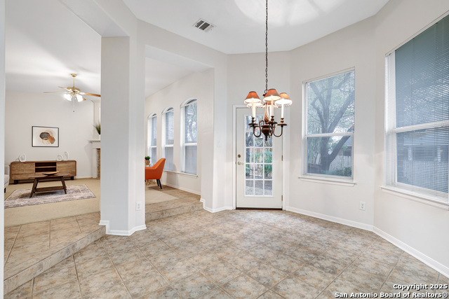 Image 11 of 39 For 522 Roble Vista