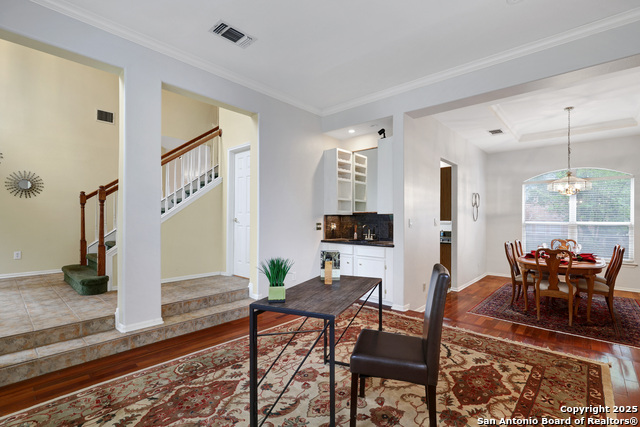 Image 15 of 39 For 522 Roble Vista