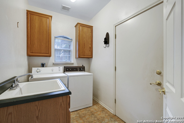 Image 17 of 39 For 522 Roble Vista
