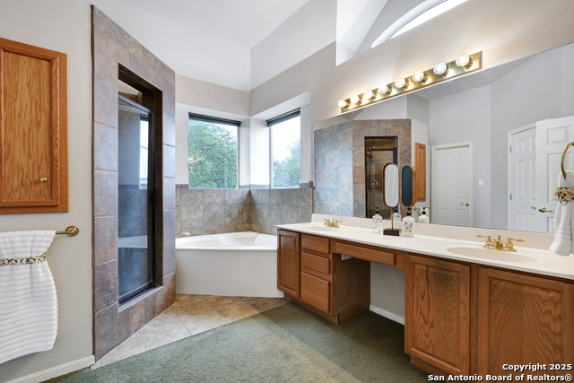 Image 20 of 39 For 522 Roble Vista