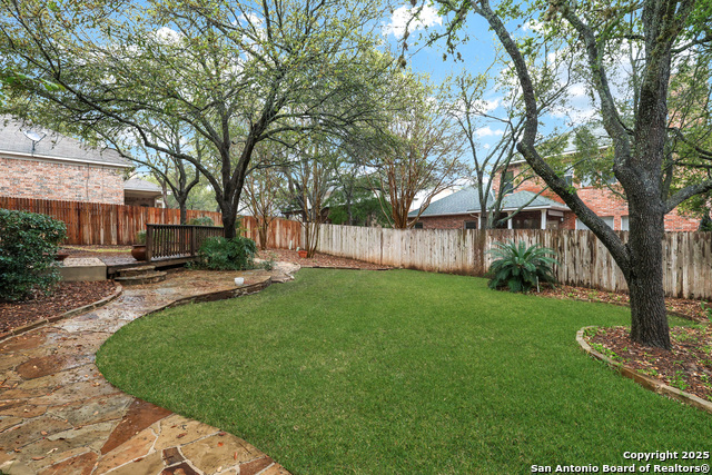 Image 29 of 39 For 522 Roble Vista