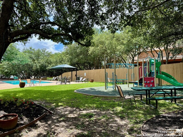 Image 32 of 39 For 522 Roble Vista