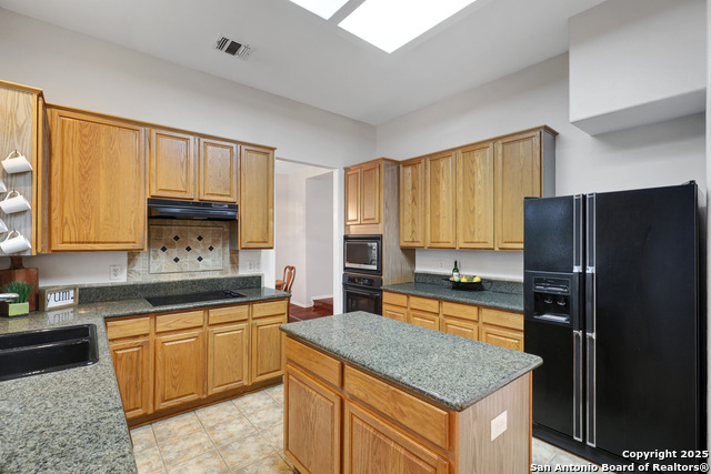 Image 7 of 39 For 522 Roble Vista