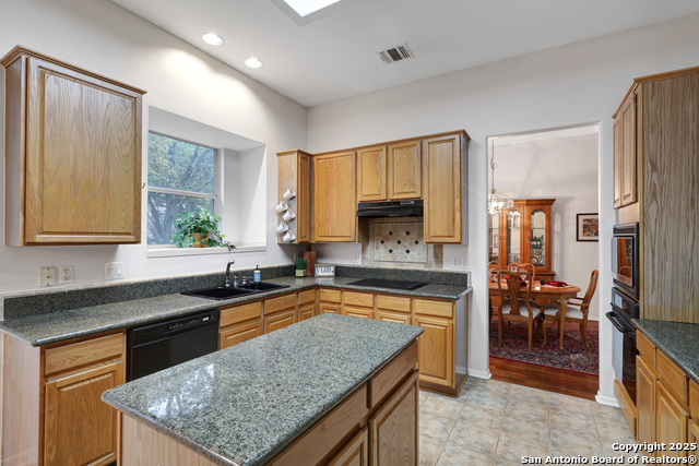 Image 8 of 39 For 522 Roble Vista