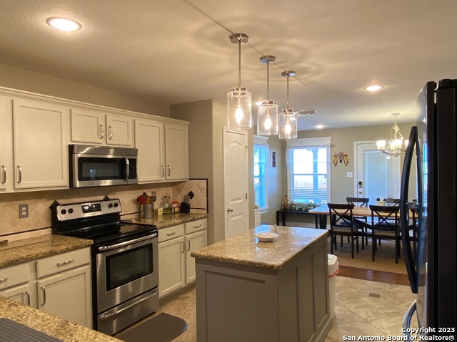 Listing photo id 8 for 4023 Ashleaf Pecan