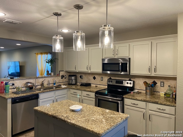 Listing photo id 10 for 4023 Ashleaf Pecan