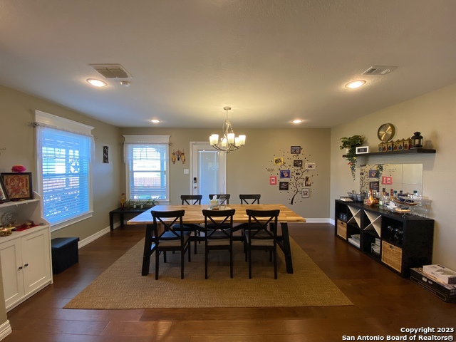 Listing photo id 11 for 4023 Ashleaf Pecan