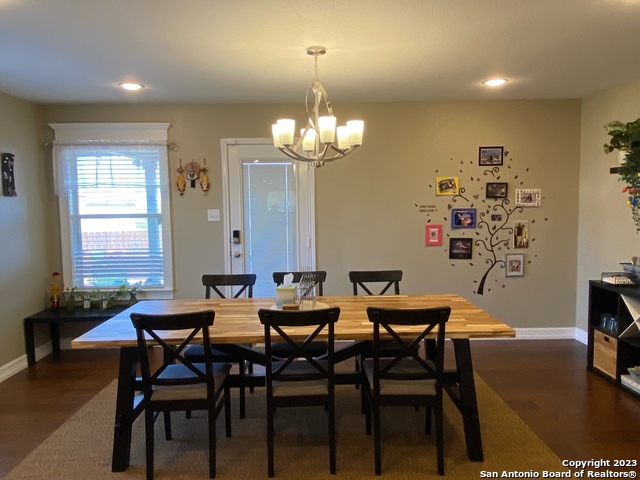 Listing photo id 12 for 4023 Ashleaf Pecan