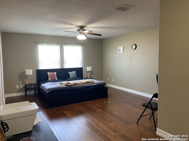 Listing photo id 13 for 4023 Ashleaf Pecan