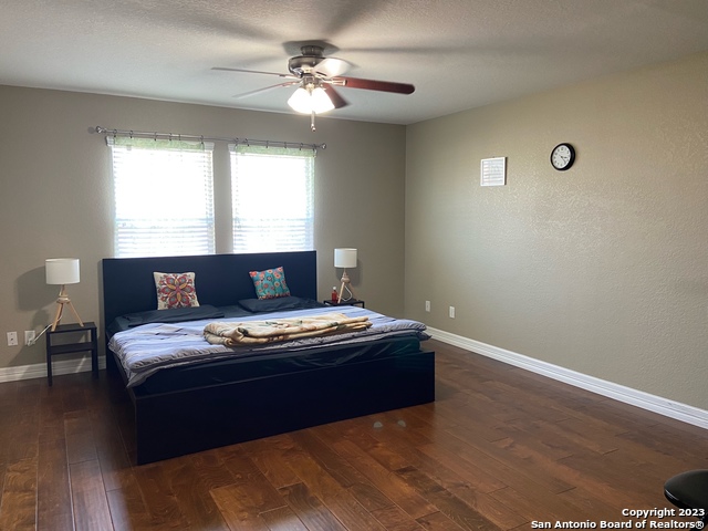 Listing photo id 14 for 4023 Ashleaf Pecan