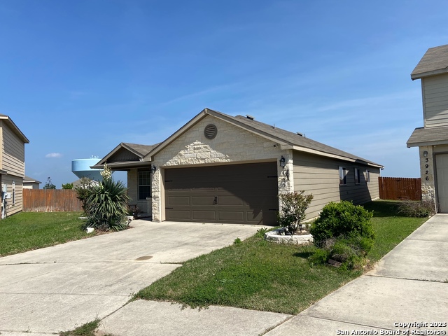 Listing photo id 0 for 4023 Ashleaf Pecan