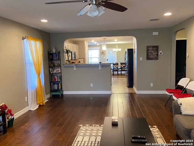 Listing photo id 6 for 4023 Ashleaf Pecan