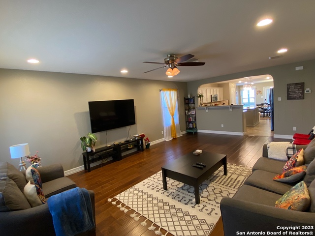 Listing photo id 7 for 4023 Ashleaf Pecan