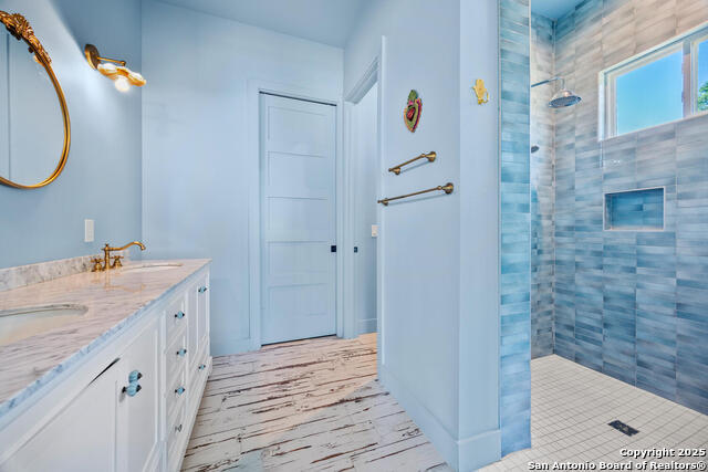 Image 18 of 31 For 122 Alex Jordan W