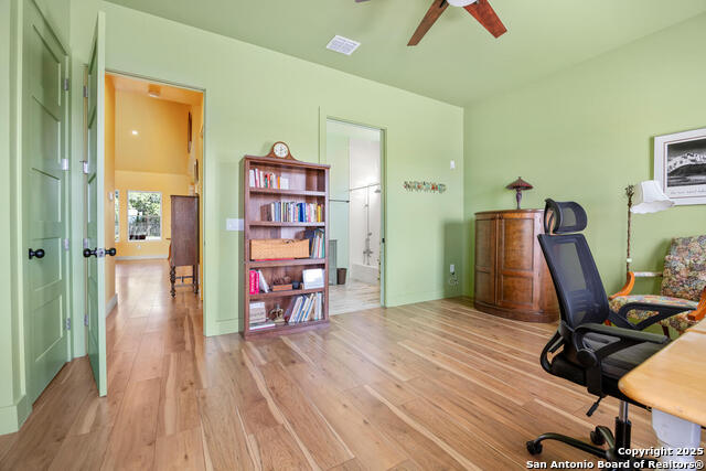 Image 20 of 31 For 122 Alex Jordan W