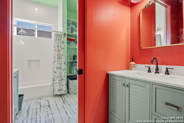 Image 22 of 31 For 122 Alex Jordan W