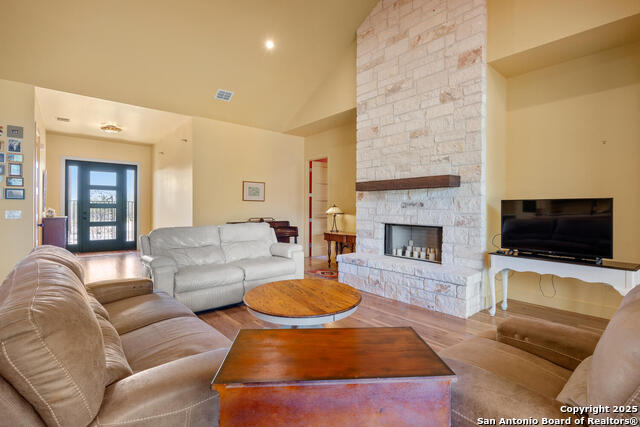 Image 6 of 31 For 122 Alex Jordan W