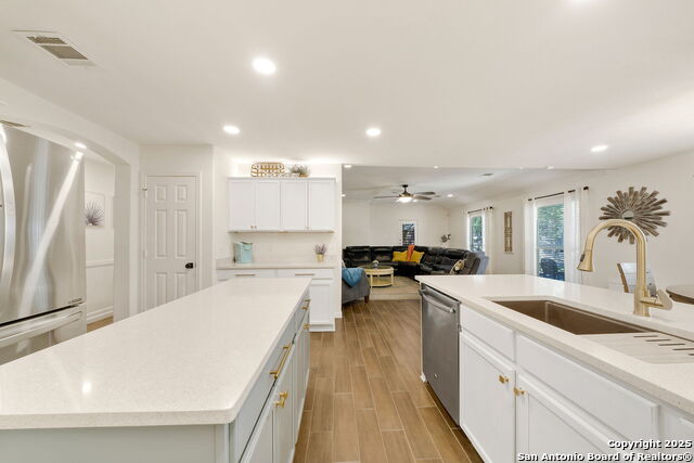 Image 12 of 36 For 415 Cattle Ranch Dr