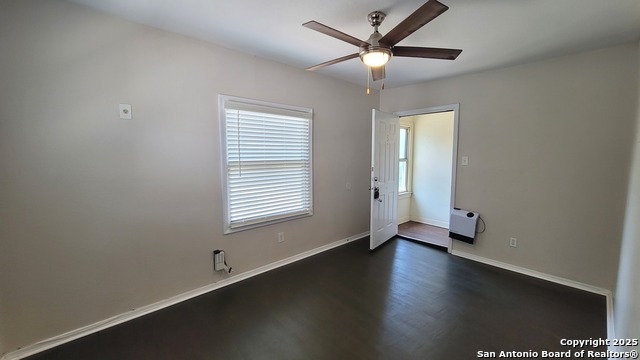 Image 4 of 16 For 137 Norwood Ct E 3