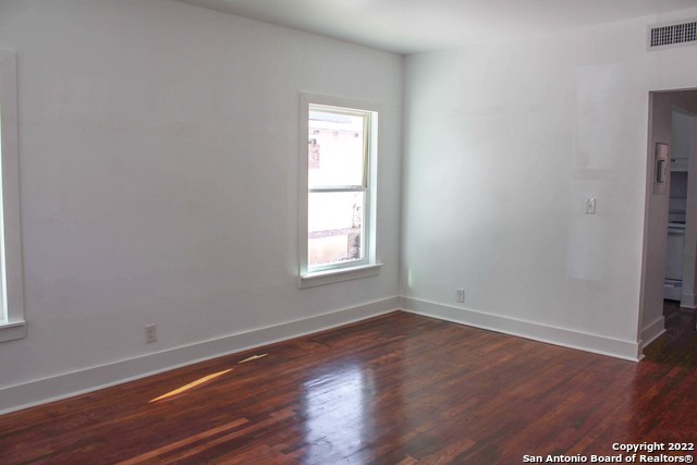 Image 6 of 21 For 410 Fulton Ave  1