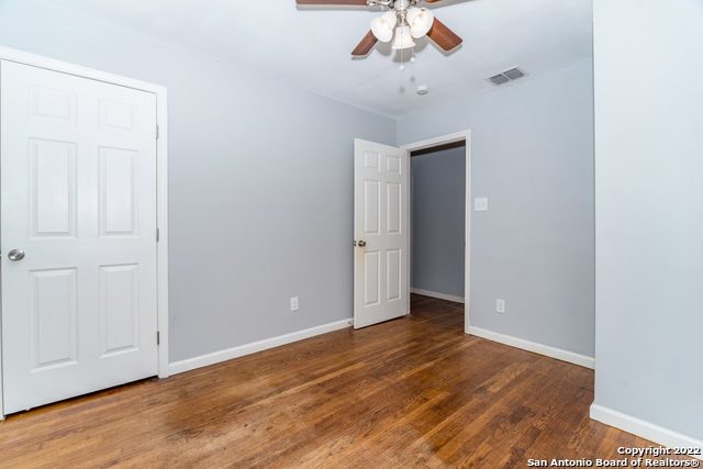 Image 11 of 18 For 467 Shannon Lee St