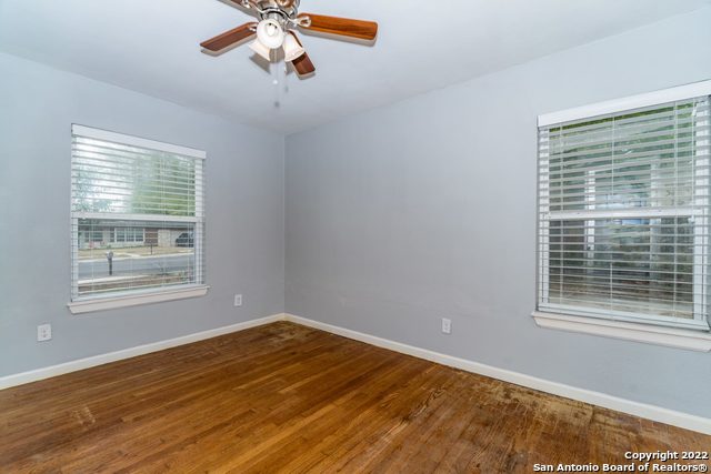 Image 12 of 18 For 467 Shannon Lee St