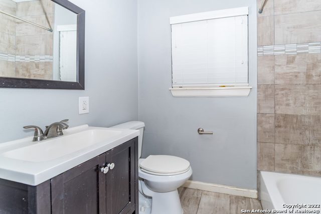 Image 13 of 18 For 467 Shannon Lee St