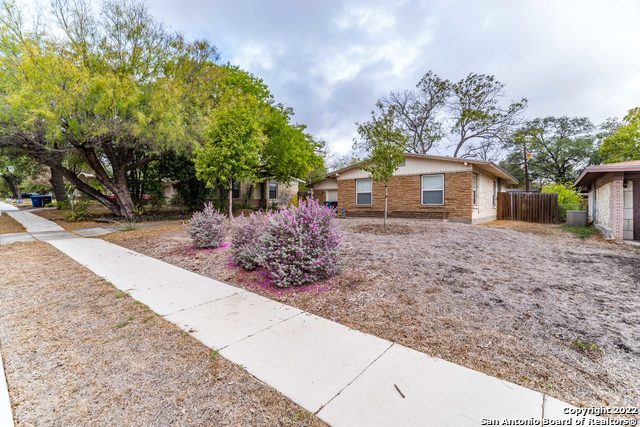 Image 2 of 18 For 467 Shannon Lee St