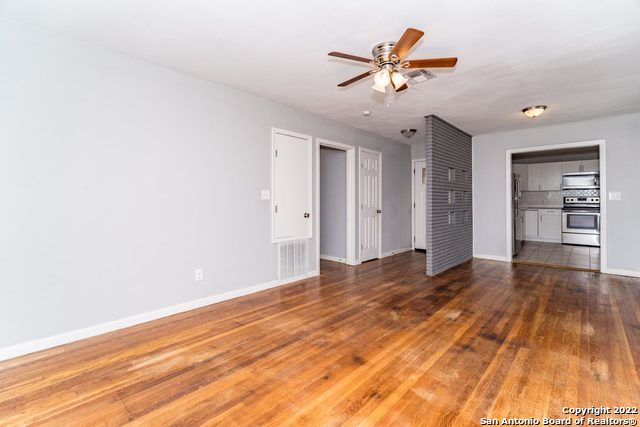 Image 4 of 18 For 467 Shannon Lee St