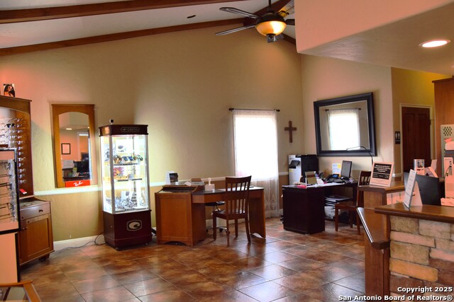 Listing photo id 2 for 405 Paris  
