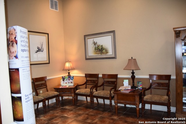 Listing photo id 3 for 405 Paris  