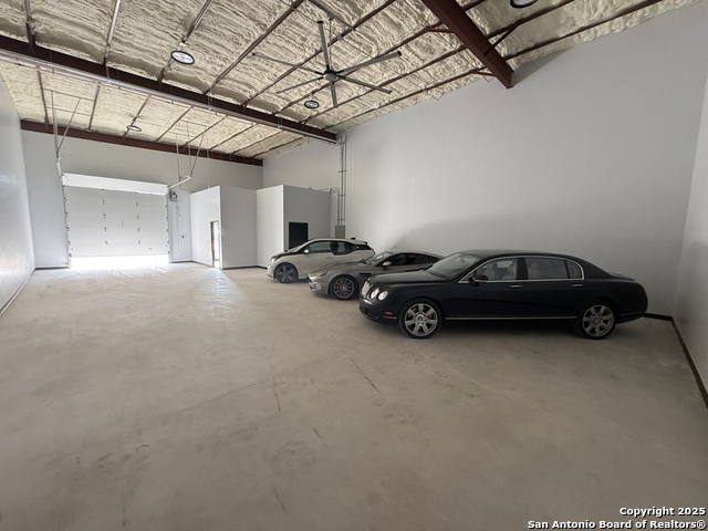 Listing photo id 10 for 10927 Fredericksburg Rd.
