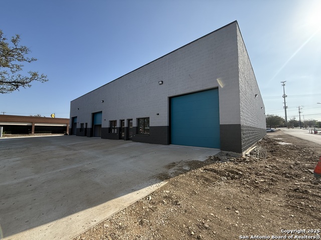 Listing photo id 1 for 10927 Fredericksburg Rd.