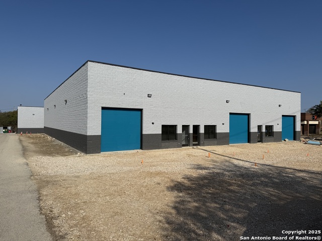 Listing photo id 2 for 10927 Fredericksburg Rd.