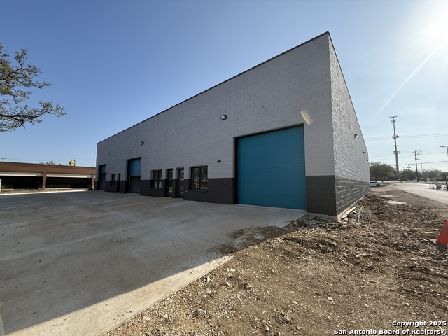 Listing photo id 3 for 10927 Fredericksburg Rd.