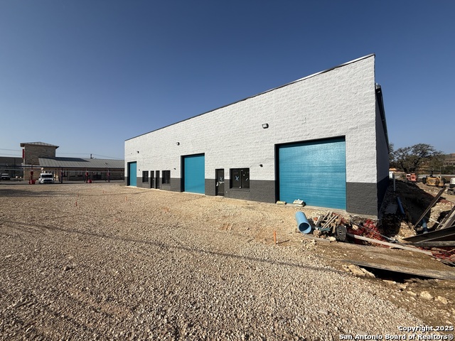 Listing photo id 4 for 10927 Fredericksburg Rd.