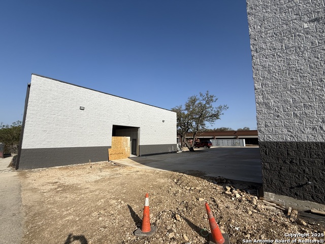 Listing photo id 5 for 10927 Fredericksburg Rd.