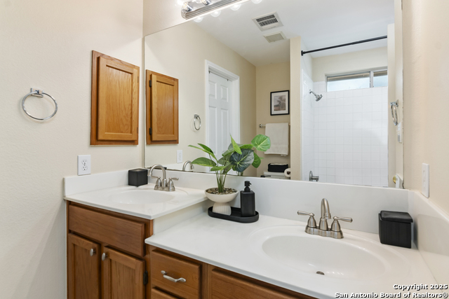 Image 13 of 19 For 7903 Woodchase
