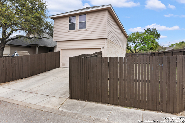 Image 18 of 19 For 7903 Woodchase