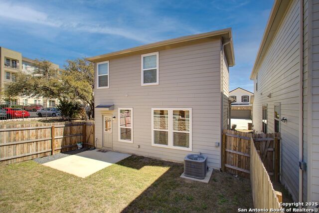 Image 21 of 28 For 14839 Vance Jackson  Unit