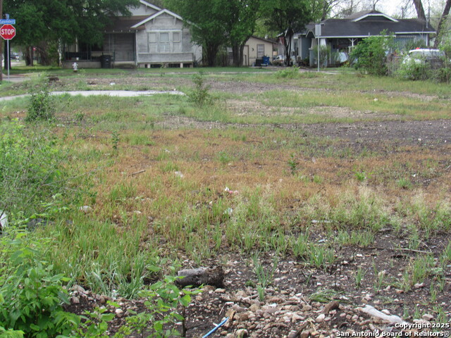 Listing photo id 10 for 2901 Saunders S