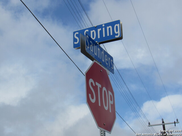 Listing photo id 11 for 2901 Saunders S