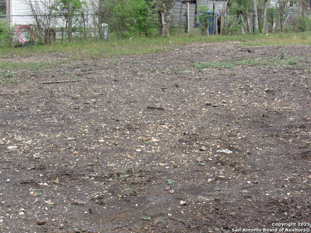 Listing photo id 1 for 2901 Saunders S