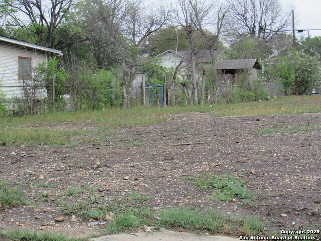 Listing photo id 4 for 2901 Saunders S