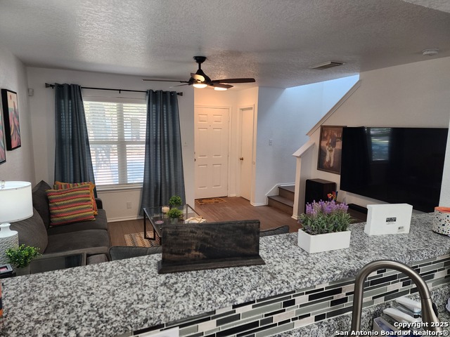 Listing photo id 5 for 8118 Sandbar